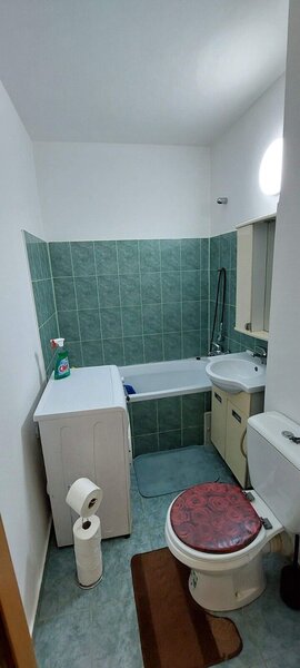 Titan, Policlinica Titan, parc IOR, bloc reabilitat termic